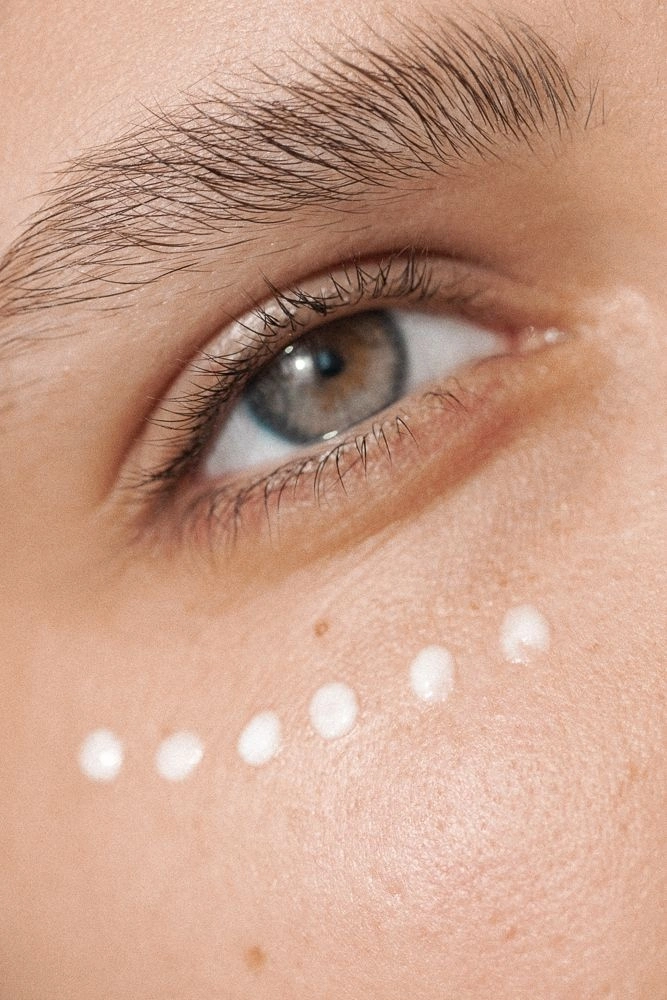 Using a Top Eye Cream for Under Eye Area