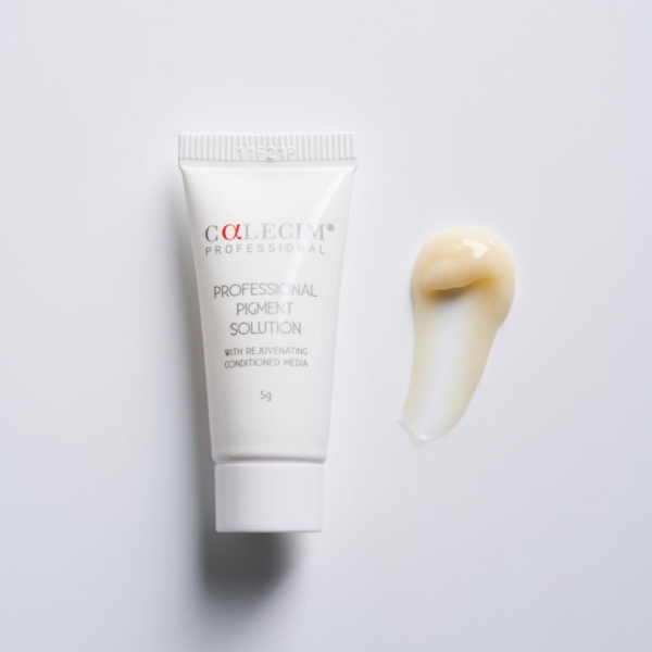 sample of calecim professional pigment solution